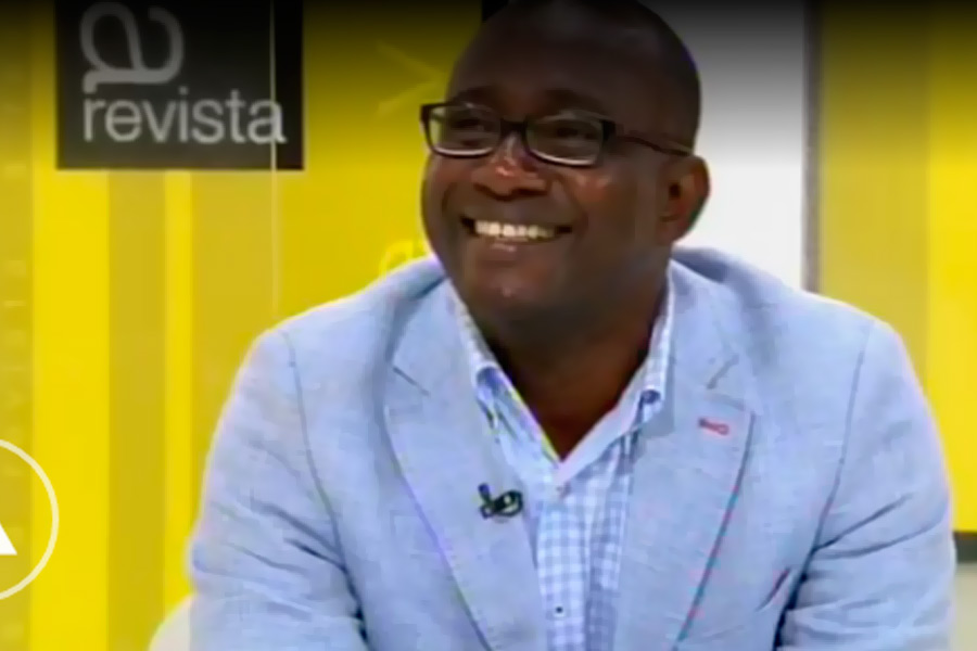 Desiré Kouakou es entrevistado en la Televisión de Galicia