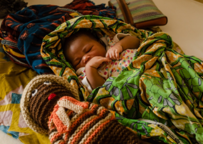 Acto entrega regalos a niños nacidos en la maternidad de Nandibou, Egueire ONG