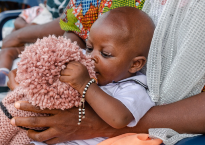 Acto entrega regalos a niños nacidos en la maternidad de Nandibou, Egueire ONG